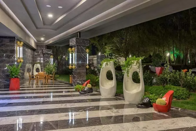 Seaden Valentine Resort Side