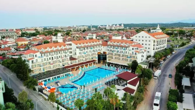 Aluna Hotel Side