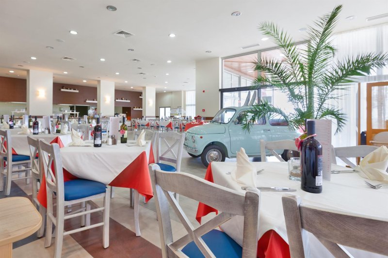 Napospart utazás Sol Luna Bay Resort