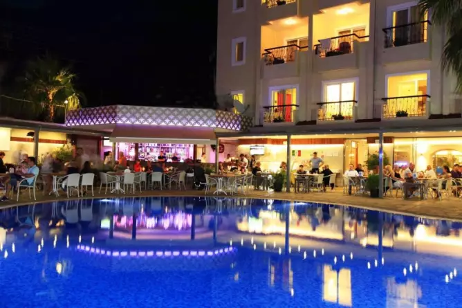 Sun City Apartments & Hotel Side