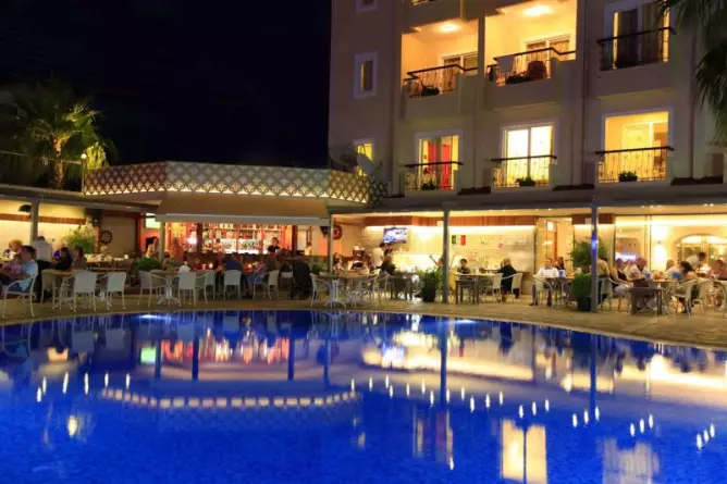 Sun City Apartments & Hotel Side
