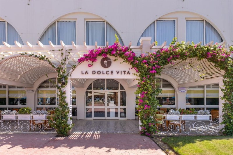 Hurghada utazás The Desert Rose Resort