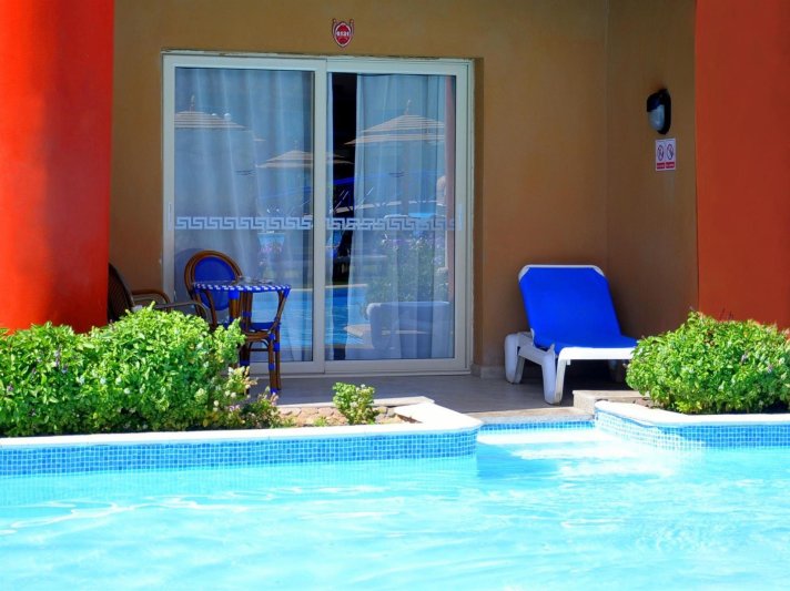 Hurghada utazás Titanic Beach Spa & Aqua Park