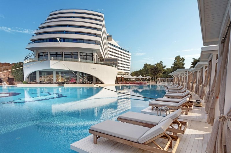 Antalya utazás Titanic Deluxe Lara