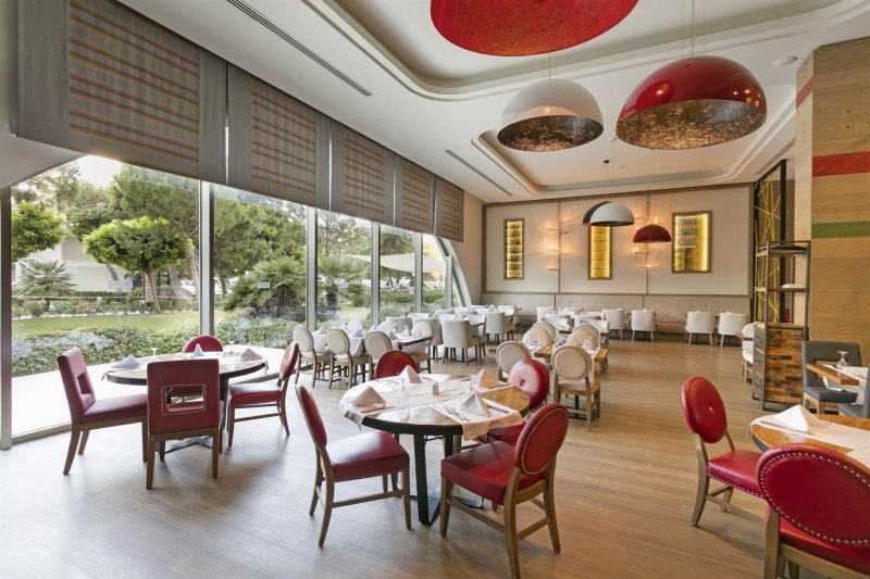 Antalya utazás Titanic Deluxe Lara