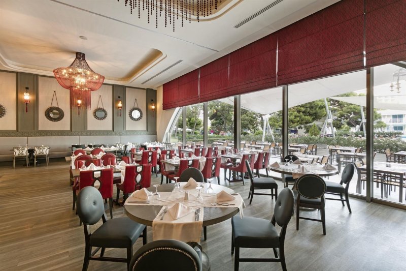 Antalya utazás Titanic Deluxe Lara