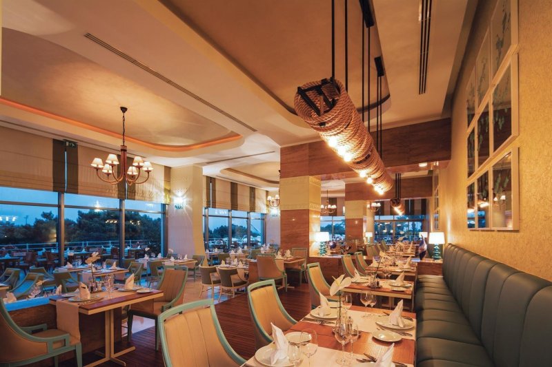 Antalya utazás Titanic Deluxe Lara