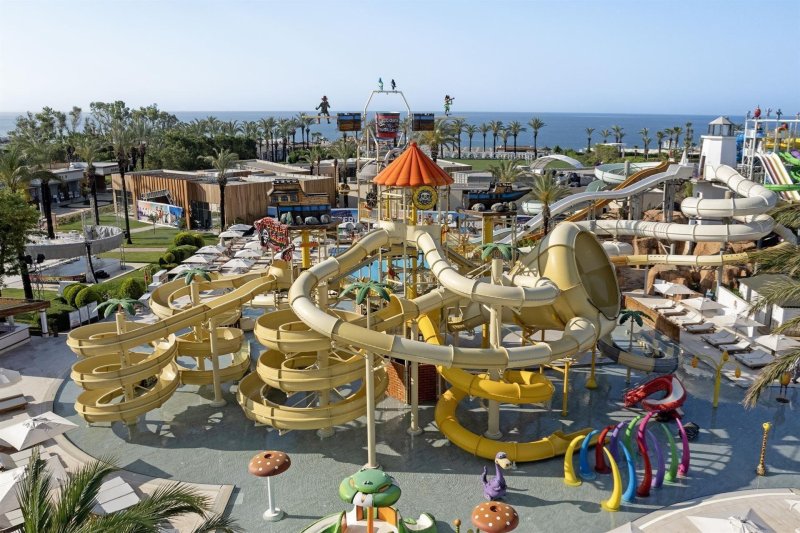 Antalya utazás Titanic Deluxe Lara