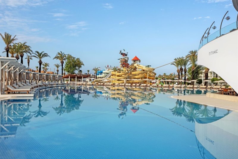 Antalya utazás Titanic Deluxe Lara
