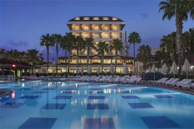 Trendy Palm Beach Side