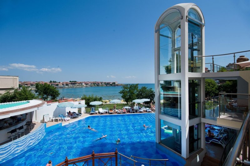 Napospart utazás Villa List