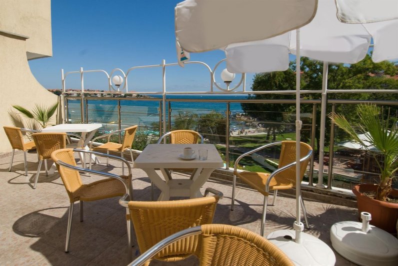 Napospart utazás Villa List