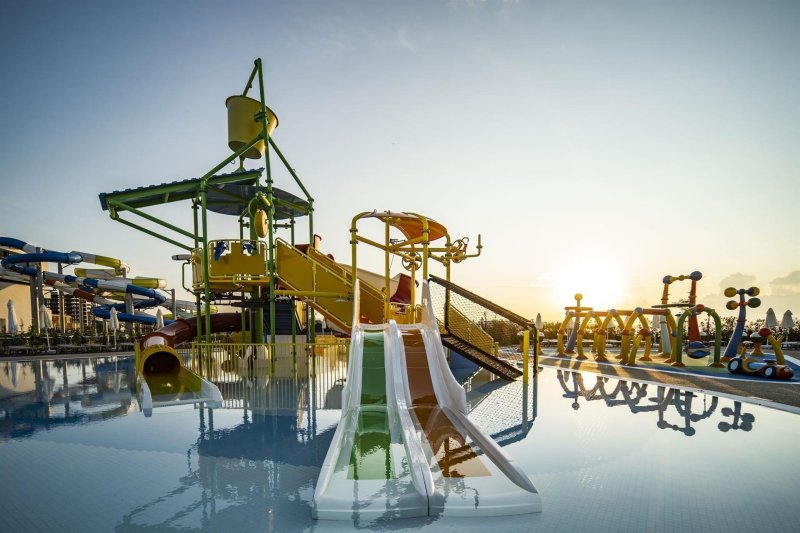 Napospart utazás Wave Resort