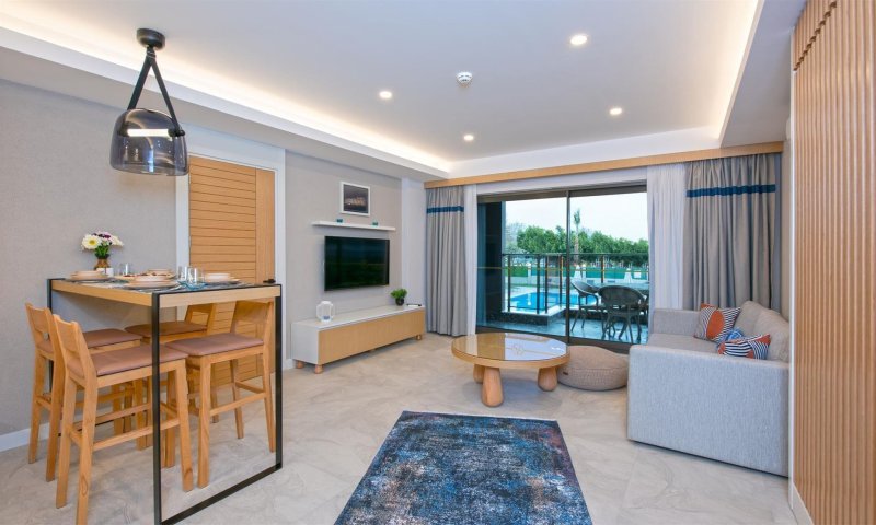 Pool View Suite