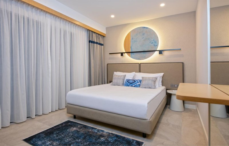 Garden Pool View Suite