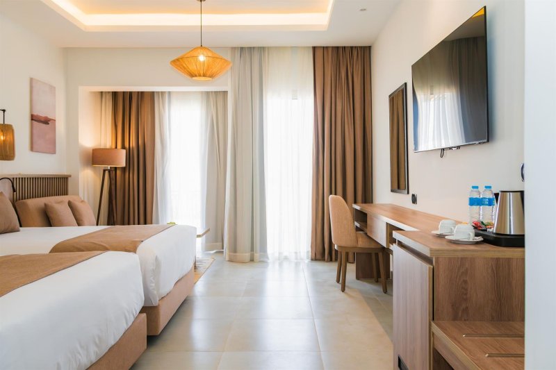 COMFORT POOL VIEW ROOM