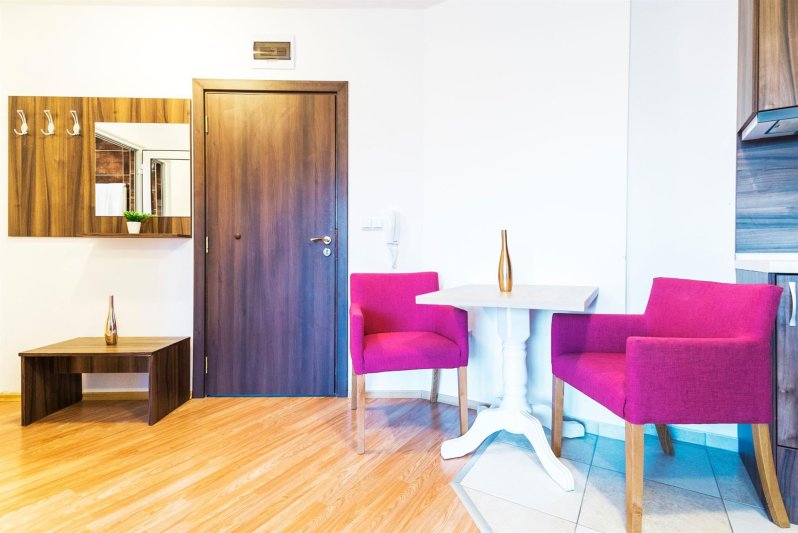 1 Bedroom Apartment
