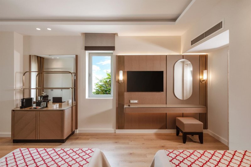 Deluxe Family Suite