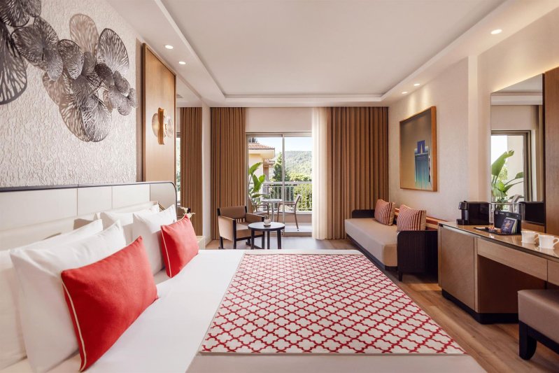 Deluxe Room Land View