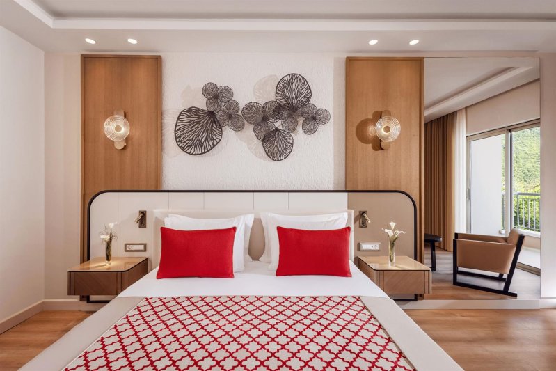 Deluxe Room Land View