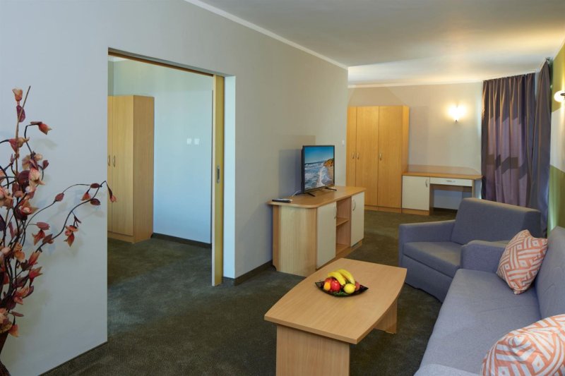 1 Bedroom Apartment Pool View