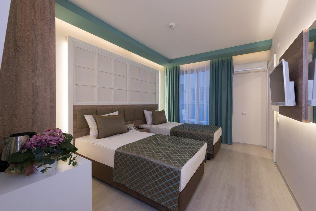 Standard Large Room Side Sea View