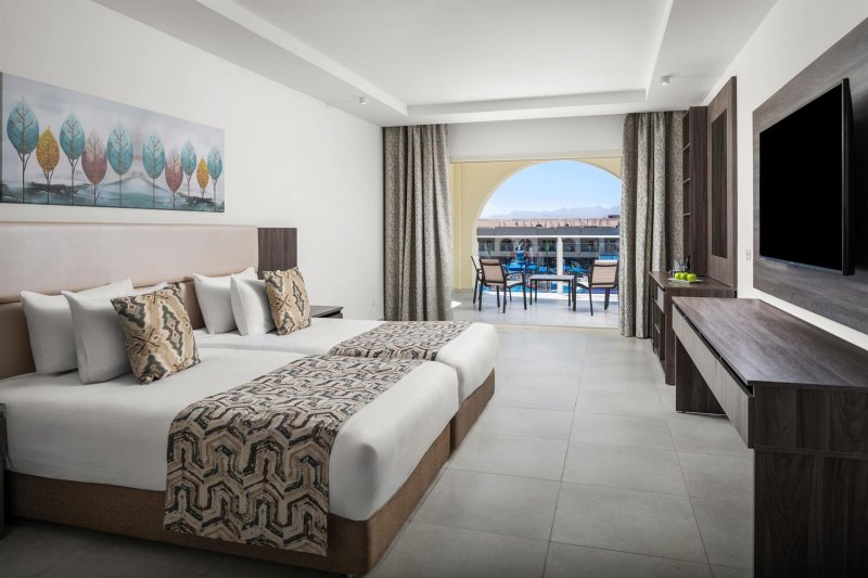 Splash Pool View Room