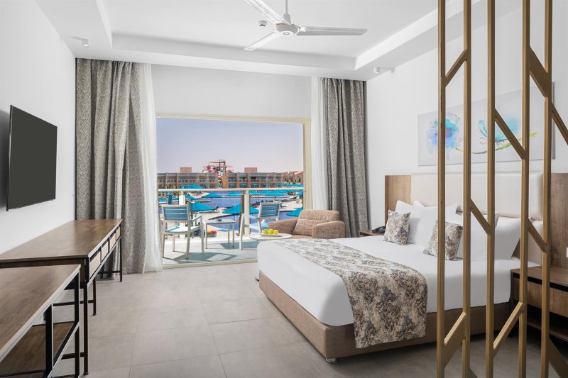 Deluxe Suite Pool View Room