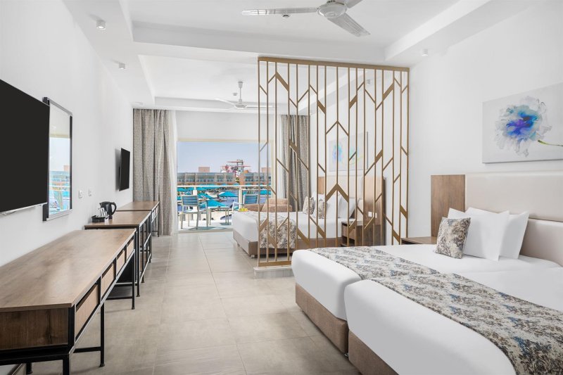 Deluxe Suite Pool View Room