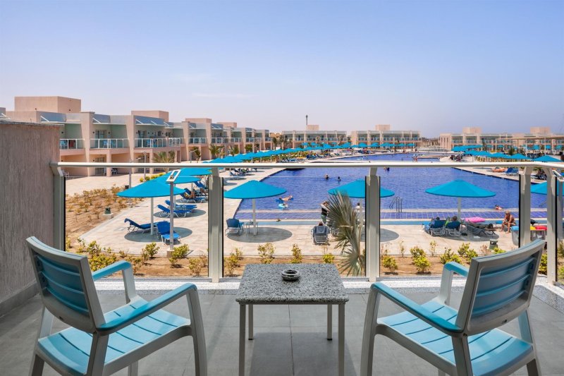 Deluxe Suite Pool View Room