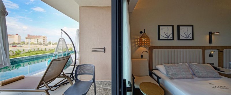 Standard Room Swim Up