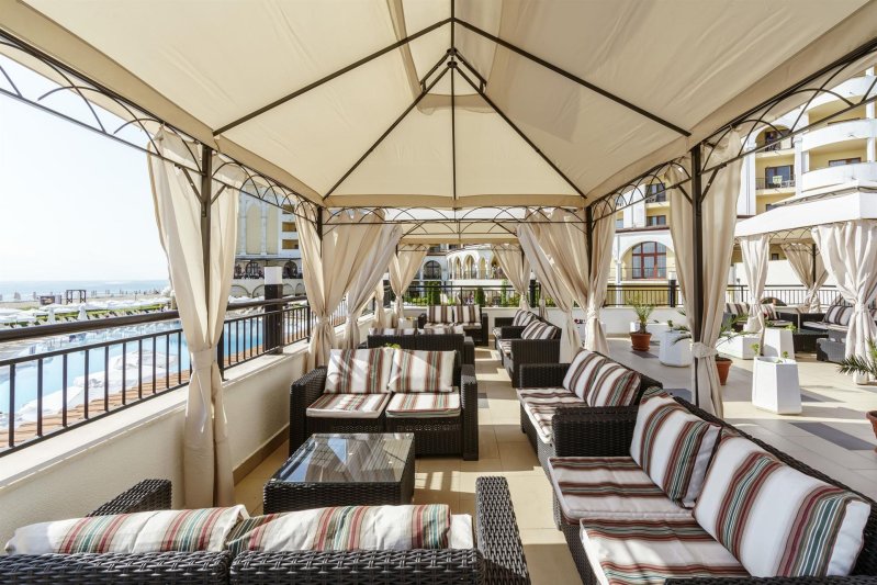 Alua Helios Bay Napospart