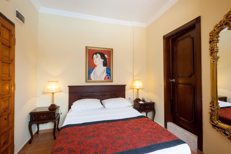 Economy Room