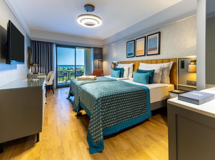 Deluxe Room Direct Sea View