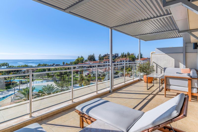 Premium Suite Side Sea