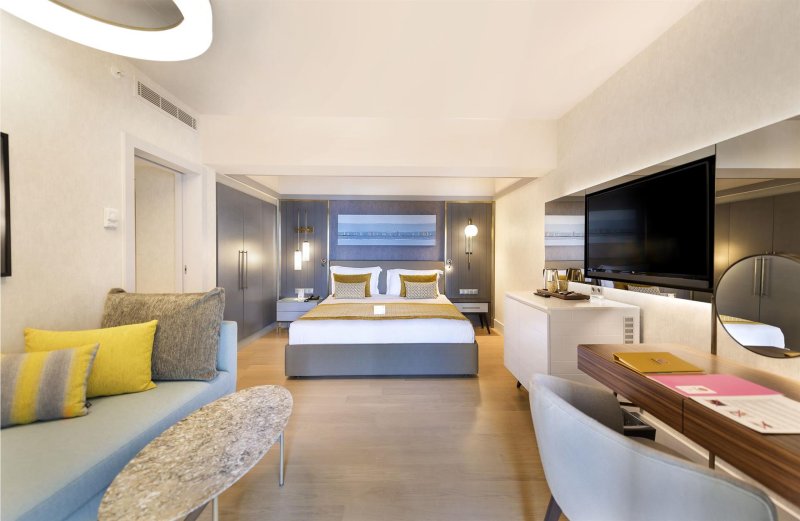 Queen Family Suite Side Sea