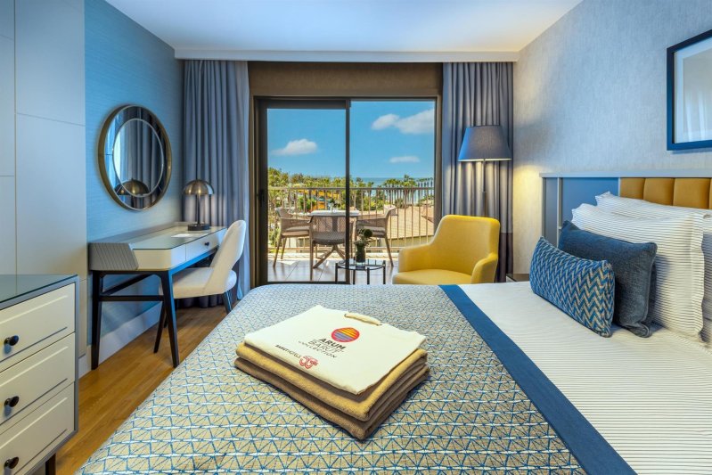 Deluxe Family Suite