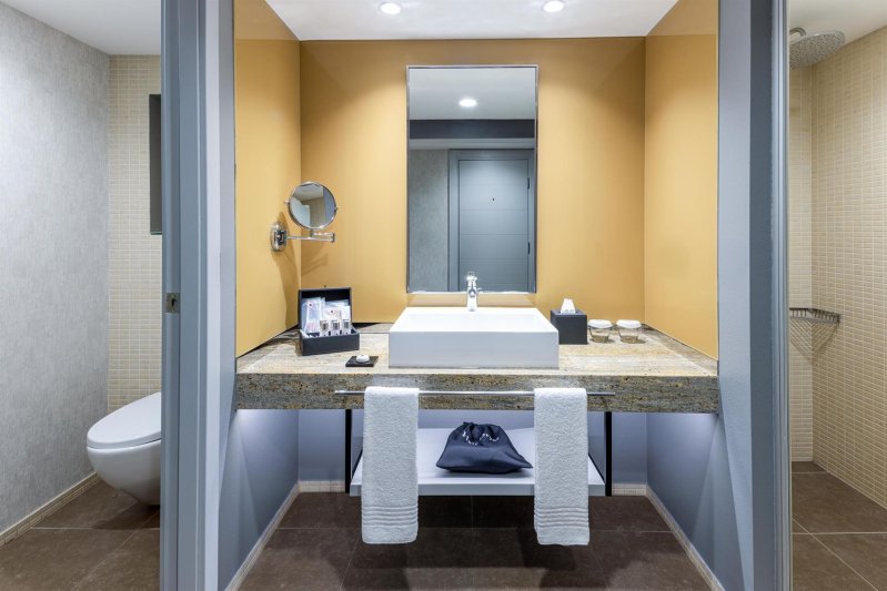 Deluxe Family Suite