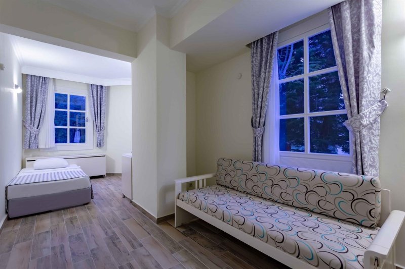 Superior Club Room