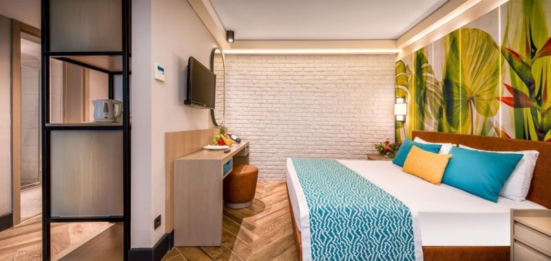 Middle Yard Quadro Room