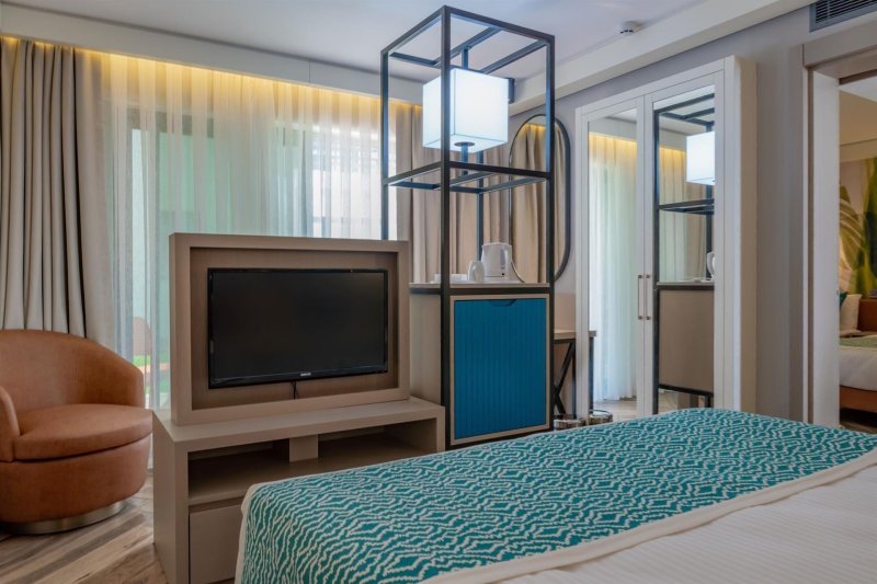 Front Yard Family Room