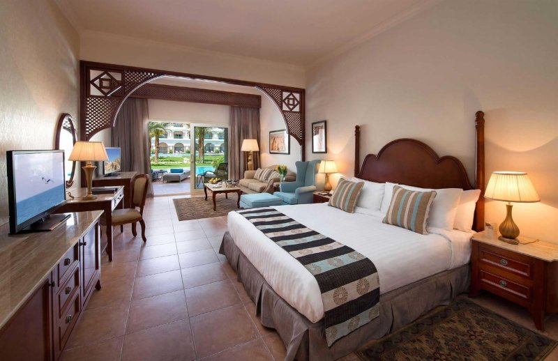 Swim Up Suite