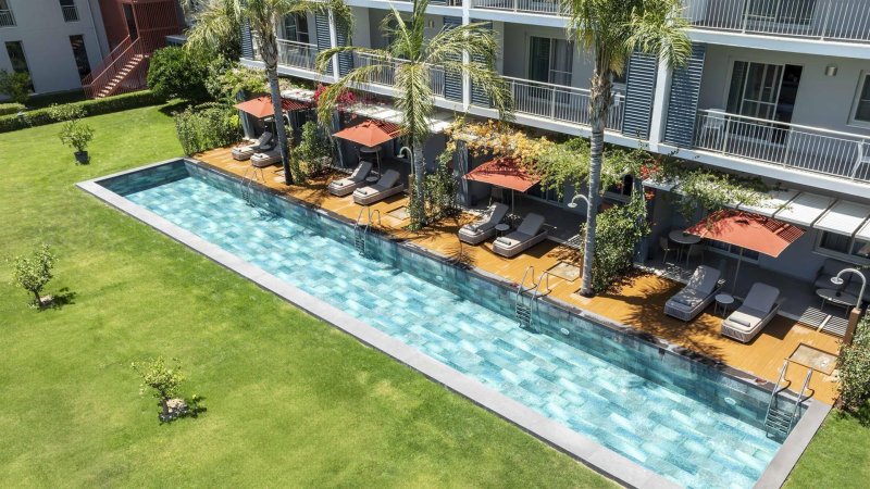 Deluxe Suite Swim Up