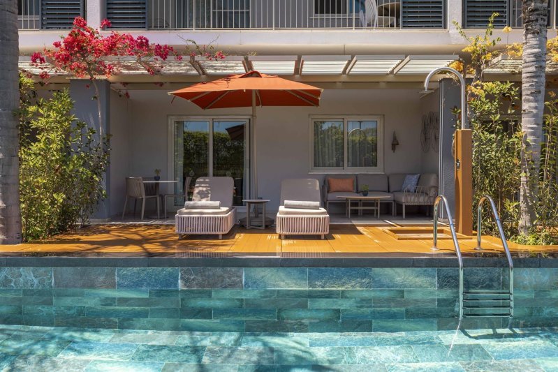 Deluxe Suite Swim Up