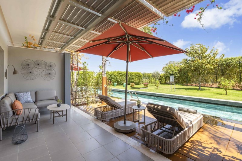 Deluxe Suite Swim Up