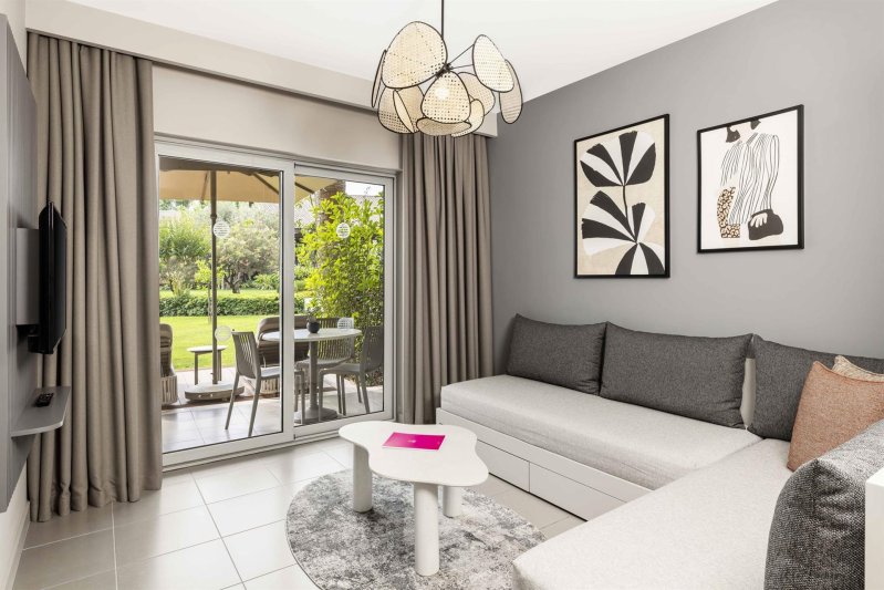 Deluxe Suite With Relax Garden Terrace