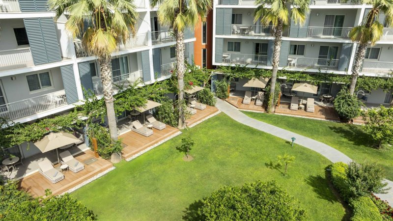 Deluxe Suite With Relax Garden Terrace