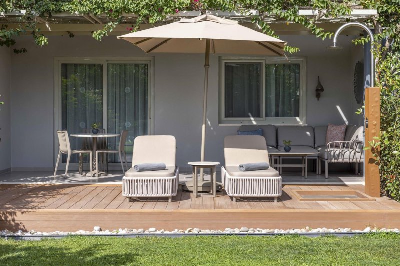 Deluxe Suite With Relax Garden Terrace