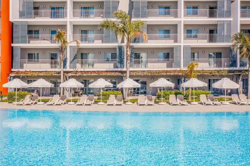 Deluxe Suite With Poolside Terrace