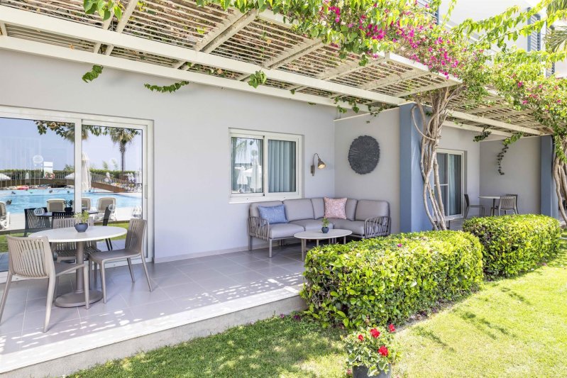 Deluxe Suite With Poolside Terrace